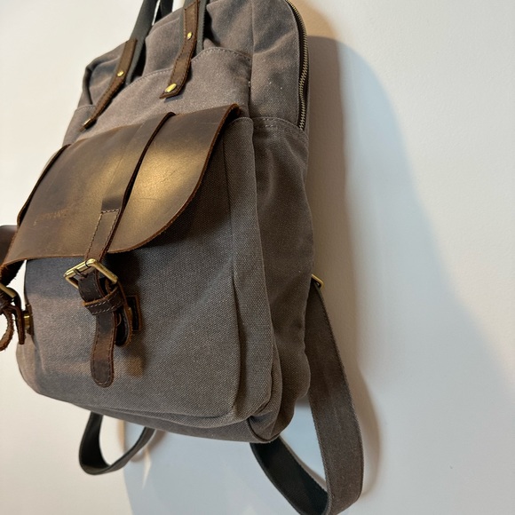 Epiphanie Savannah Leather/ Canvas Backpack - Picture 6 of 7